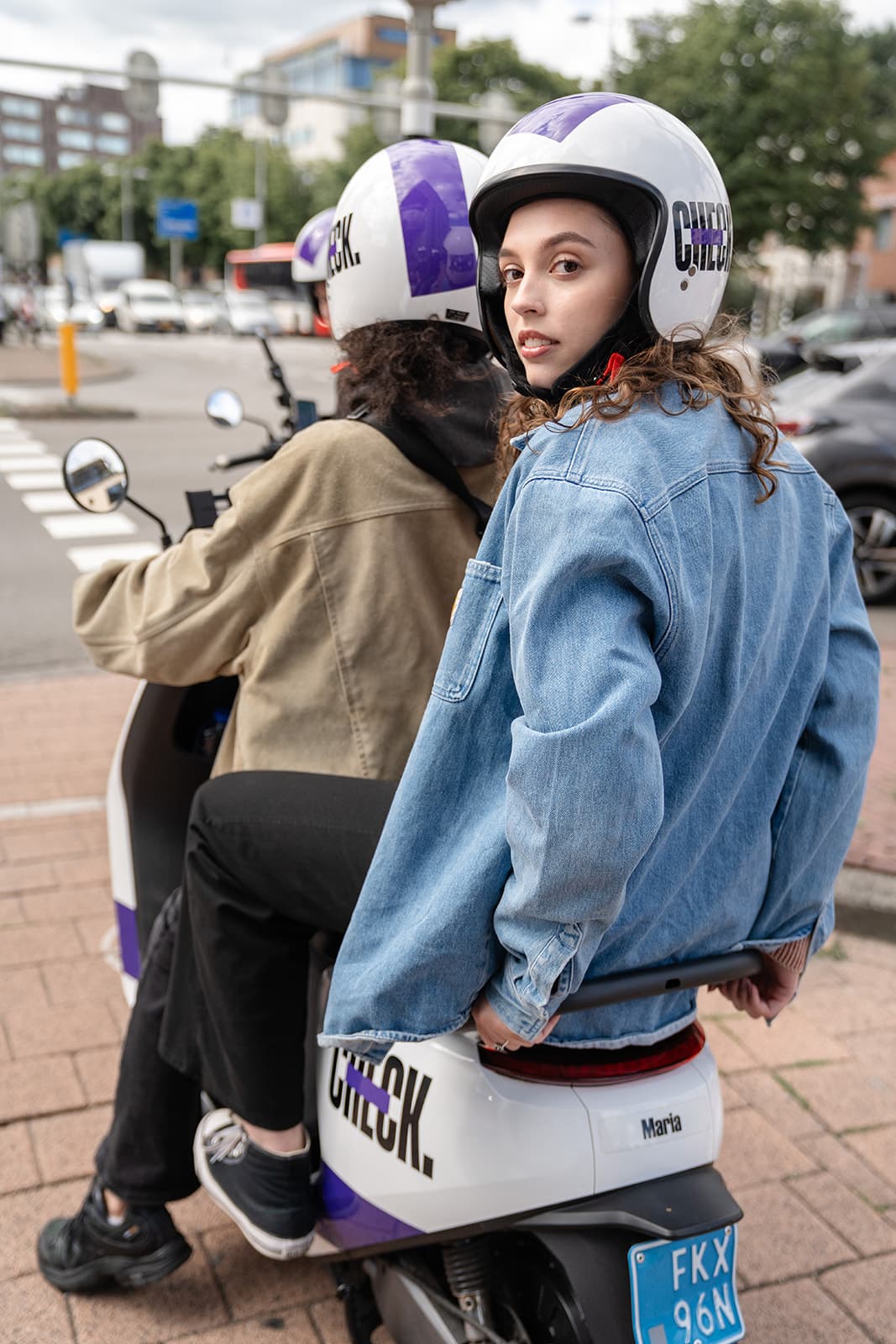 Een Check. scooter in actie.